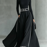 Čierne Maxikleid s Bielymi Švami, Vysokým Golierom, Dlhými Rukávmi a Tvarovaným Strihom