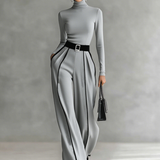 Veronika - tento priliehavý, vysoko uzavretý elegantný overal