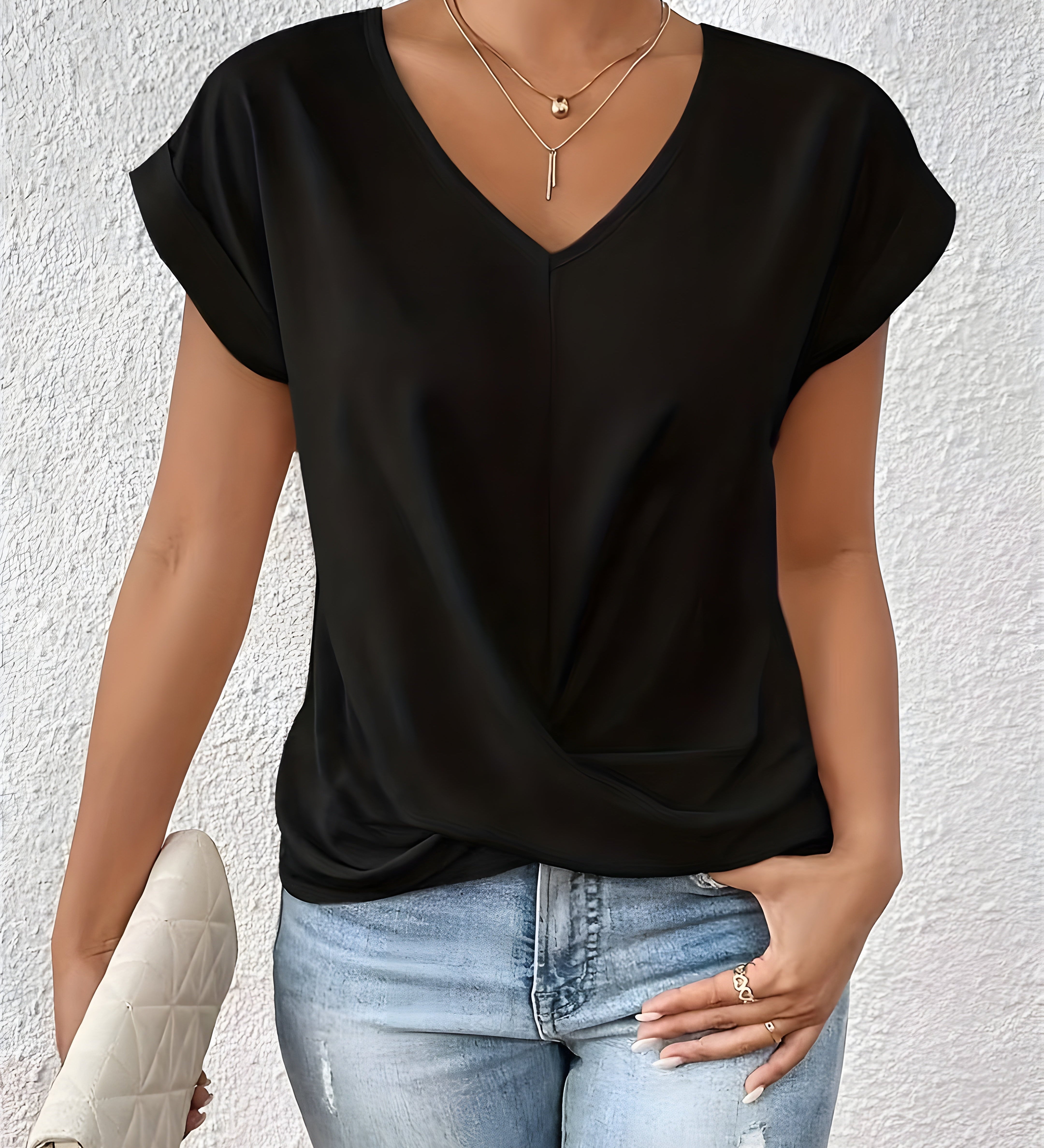 MEIKA™ – Klasický top s detailom twist a výstrihom do V