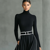 Čierne Maxikleid s Bielymi Švami, Vysokým Golierom, Dlhými Rukávmi a Tvarovaným Strihom