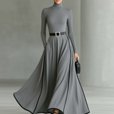 Čierne Maxikleid s Bielymi Švami, Vysokým Golierom, Dlhými Rukávmi a Tvarovaným Strihom