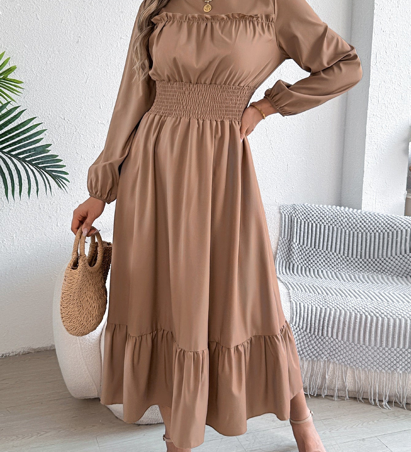 Avora Lyon | Elegantná dlhá šaty s volánmi