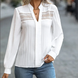 Evelyn™ | Elegantná čipkovaná blúzka s V výstrihom