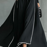 Čierne Maxikleid s Bielymi Švami, Vysokým Golierom, Dlhými Rukávmi a Tvarovaným Strihom