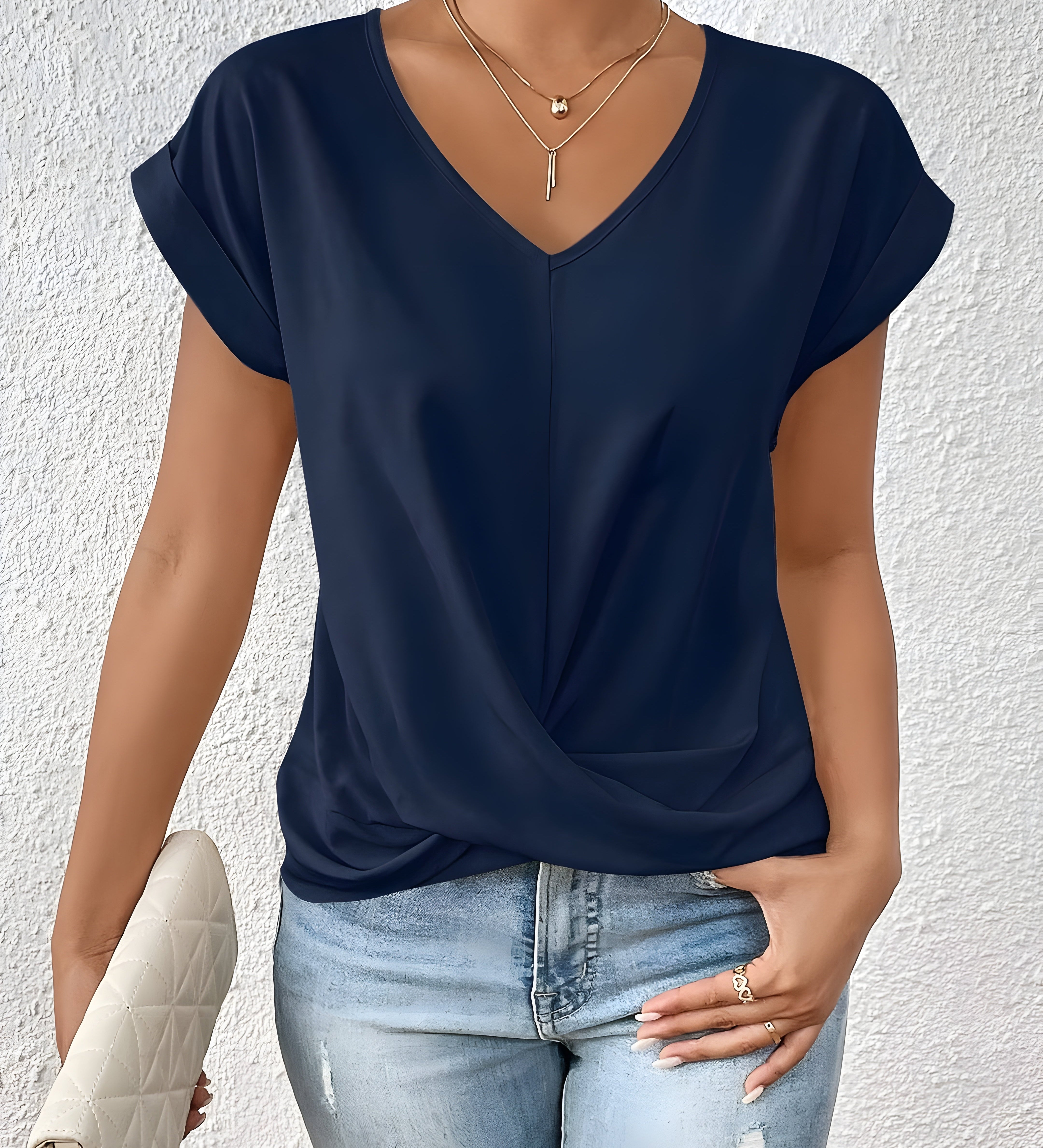 MEIKA™ – Klasický top s detailom twist a výstrihom do V