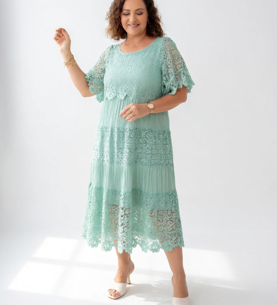 Clarisse™ — Elegantná midi šaty s jemnou čipkou